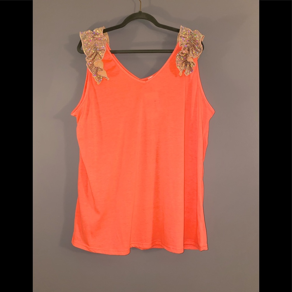 Metallic shoulder tank